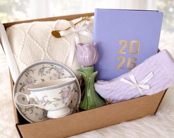 Purple Tenderness Gift Box – Cozy Purple Birthday Gift for Her, for Mom, Candle Tea & Blanket Aesthetic Gift Set, Elegant Celebration Box