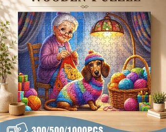 Puede incluir: Un rompecabezas de madera con una colorida ilustración de una mujer tejiendo una manta, junto a un perro salchicha con un suéter y sombrero a juego. El rompecabezas incluye el texto "WOODEN PUZZLE" y "300/500/1000PCS JIGSAW PUZZLE".