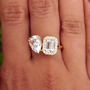 Double Stone Engagement Ring, Two Stone Moissanite Ring, Pear Cut Moissanite Ring, Emerald Cut Bridal Ring, Toi Et Moi Ring, Moissanite Halo