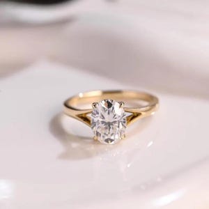 Anillo de compromiso de moissanita ovalada con cuerpo dividido en oro macizo, anillo de promesa solitario, anillo de propuesta, anillo de bodas, regalo de cumpleaños o aniversario.