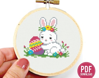 Schema per punto croce con coniglietto pasquale, coniglietto minuscolo con uova, ricamo primaverile kawaii, download immediato in PDF.