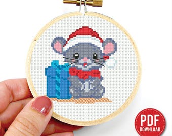 Schema punto croce "Tiny Christmas Mouse" in PDF, Mini ricamo natalizio - Schema di Capodanno, Download immediato - Piccolo, principiante contato, fai da te