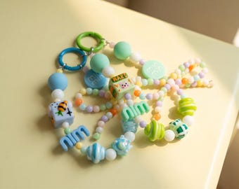 Ciondolo per cellulare fatto a mano con perline a tema dopamina – Braccialetto colorato in stile kidcore