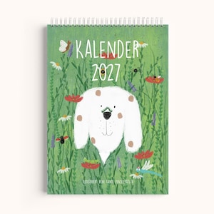 Peut inclure: Un calendrier mural &agrave; spirale intitul&eacute; KALENDER 2027 illustr&eacute; d'un chien blanc &agrave; taches brunes entour&eacute; d'herbe verte, de coquelicots rouges, de marguerites blanches et de divers petits insectes dont un papillon, une abeille et une libellule.
