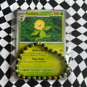 Pulseira de contas Sunflora + carta Pokémon | Conjunto de presente tipo planta verde e amarela