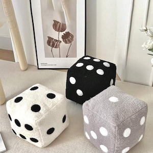 1 cojín decorativo suave con forma de dado, 7,87 x 7,87 pulgadas, ideal para sala de estar, dormitorio, sofá y decoración del hogar.