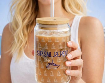 Vaso de vidrio con forma de velero de 16 oz, con tapa de bambú y pajita, ideal como regalo para café helado.