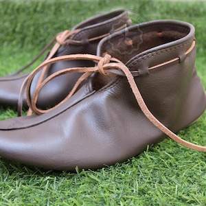 Leather Viking Turn Shoes, Medieval Ren Faire Pirate Boots for Halloween events