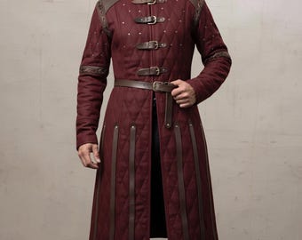 Mittelalterlicher gepolsterter Gambeson: Braune Leder-Applikation für Larp und Reenactment