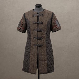 Mittelalterliche Gambeson-Panzerjacke - Maßgeschneiderte Aketon-Rüstung für LARP, SCA Nahkampf & Reenactment