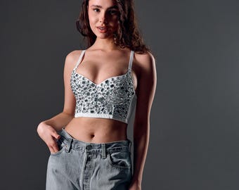 Top bustier blanco, bustier con pedrería, top corsé blanco, corsé con pedrería, top bustier corto, top bustier de festival, top blanco de fiesta