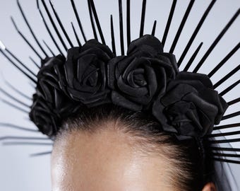 Corona gótica negra, corona de halo negro, corona de rosa negra, tocado de halo con pinchos, corona de ángel oscuro, tocado gótico, corona de reina vampiro