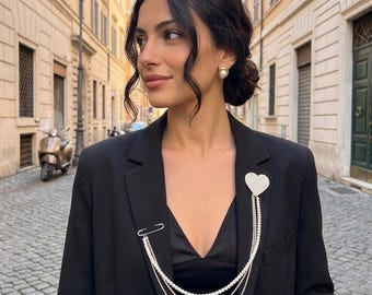 Broche con forma de corazón de diamantes de imitación, broche de corazón de cristal, broche de borla de perlas, broche de cadena de perlas, broche llamativo, broche para chaqueta, broche de alfiler de perlas