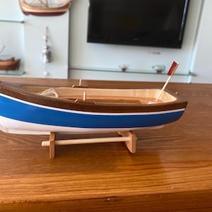 Wooden row/skiff boat figurine.boat with oars.boat ornament.finish model boat.(20cmx4cm)
