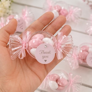 Personlig godisask med mandelgodis, doppresent till babyshower