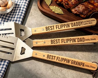 Spatola personalizzata "Best Flippin' Dad", regalo perfetto per papà, spatola in legno incisa per grigliare, spatola per barbecue, regalo per la festa del papà, regalo per il nonno.