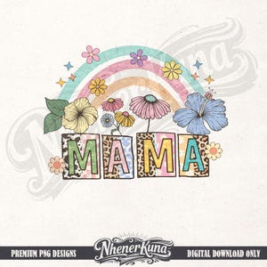 Può includere: Un design grafico colorato con la parola "MAMA" in lettere maiuscole, con motivi floreali e animalier. Un arcobaleno pastello si inarca sopra le lettere, con vari fiori e stelle che completano il design.