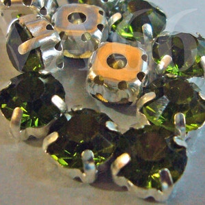Olivine Green Col Round Rose Montee Faceted Sew On Acrylic Glass Look Rhinestone Beads 9mm 15p Vintage Look 4 hole Pronged Silver Diamond