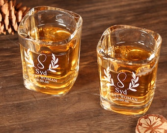 Bicchierini da shot per matrimonio con iniziali - Vetro trasparente da 2 once - Bicchierini da shot personalizzati per matrimonio, bomboniere personalizzate - Bomboniere per matrimonio e feste