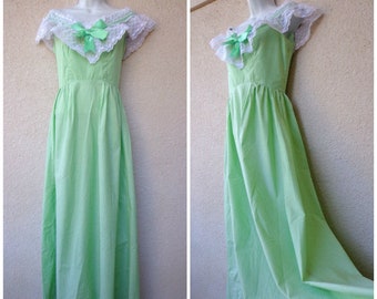 Vintage Southern Belle Style MAXI DRESS in Green with White Swiss Dots and Lace Trim.  Size S