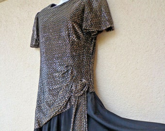 Vintage 1980s DISCO DRESS in Metallic Gold & Black with a  1920s Style Drop Waist and a Hip Level Rosette. Size M