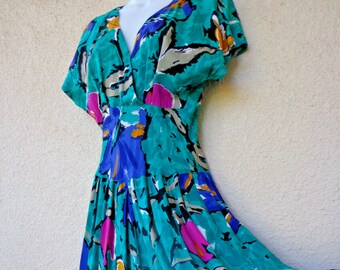 1980s does 40s DRESS in Teal, with an Abstract, Floral Print and a Surplice Wrap Bodice.  Size S to M