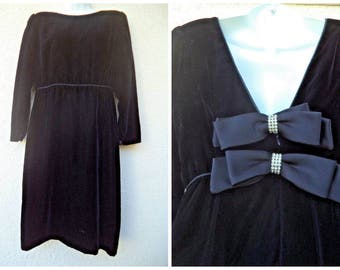 Vintage 1980s 90s Prom //  Party DRESS in Black Velvet with a Modest Cut and 2 Satin Bows in Back. Size M