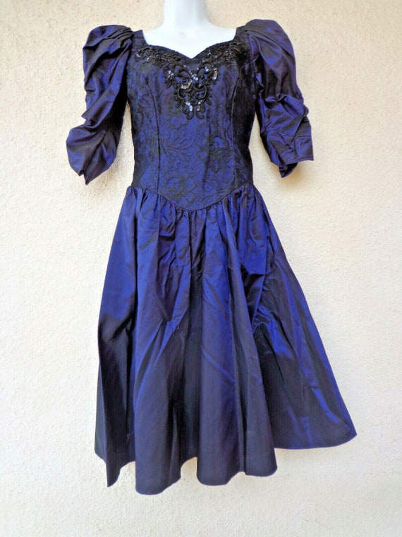 Vintage 1980s PROM DRESS in Blue Taffeta with a F… - image 2