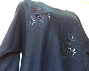 1980s SWEATER. Slouchy Sweater. Vintage Jumper. Batwing Sweater. Oversized Sweater. Dolman Sleeve Sweater. Black Sweater. Beaded Flowers