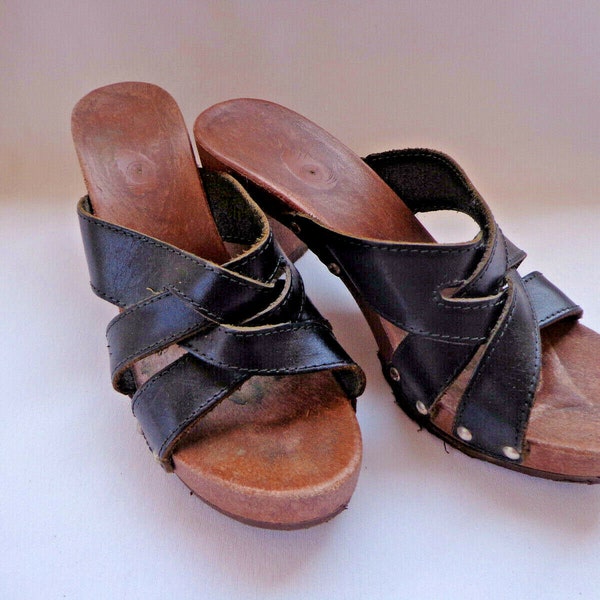 Vintage 1980s 90s Candies Wooden Platform Sandals in Black. Size 8 / 39