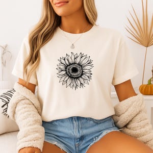 Boho Wildflower Women&#39;s T-shirt, Cute Sunflower Shirt, Graphic Tee, Gift for Flower Lovers, Summer Outfit, Nature Inspired Apparel