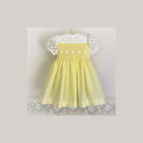 Hand Smocked Girls Dress Yellow and White, Spring Summer Dress, Birthday Dress Size 1 Year, Daisy, Ready to Ship, Classic Party Dress