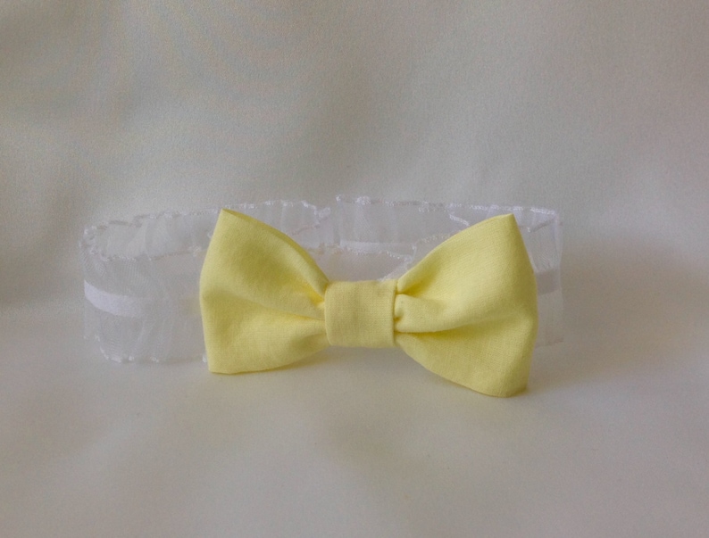 babies white headband With white daisies with a lemon centre 1-2 Years