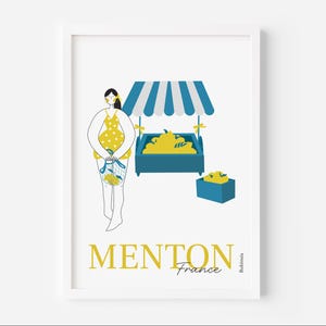 Peut inclure: Une impression d'art encadrée montrant une personne en robe jaune à pois tenant un sac en filet de citrons près d'un étal de marché bleu avec un auvent rayé bleu et blanc. Le texte MENTON France est imprimé en jaune et noir en bas.