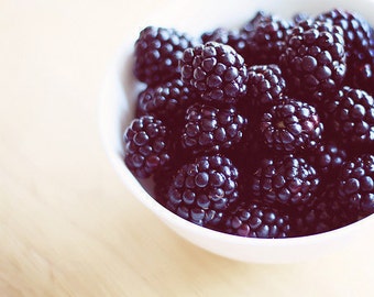 Photographie culinaire, Art pour la cuisine Blackberries Fine Art Food Photography Cuisine Art nature morte de fruits photographie, tirage d’art fruité