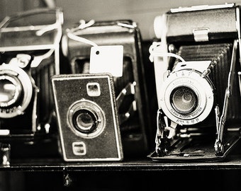 Camera Art: De Camera Collecter Fine Art Fotografie Zwart-wit fotografie Stilleven fotografie, Camera Vintage camera print office