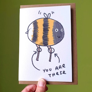 Carte Genoux d'abeille - Amitié drôle d'abeille Meilleurs amis Anniversaire Félicitations juste parce que prendre soin de soi Dessin mignon Illustration d'insecte