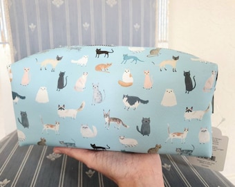 Quirky Cats Loaf Cosmetic Case - Cute Cat Zipped Blue Vanity Pouch - Pencil Case - Funny Illustrated Cat Breeds