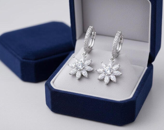 Zirconia Snowflake Earrings, Vintage Style Floral Studs