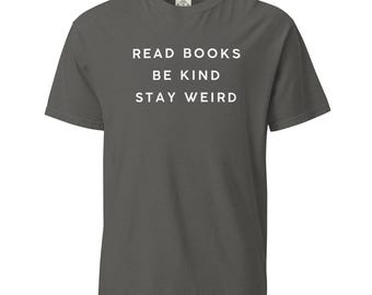 本を読んで、優しく、変わらず、シャツ | 読書好きTシャツ | 心地よいグラフィックTシャツ