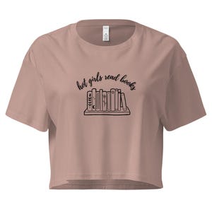 Hot Girls Read Books Crop Top – Cute Bookish Shirt, Funny Reader Aesthetic Tee, Baddie Lit Girl Gift
