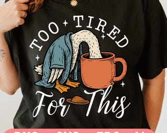 Demasiado cansado para esto PNG, Diseño divertido de café de ganso PNG, Sublimación de moda retro para amantes de la cafeína, Humor matutino sarcástico, Ganso descarado PNG, Ganso