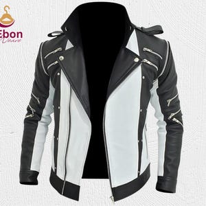 Peut inclure: Veste en cuir noir et blanc avec plusieurs fermetures &eacute;clair argent&eacute;es et un col montant. La veste pr&eacute;sente un design audacieux avec des panneaux contrast&eacute;s noirs et blancs, un v&ecirc;tement d'ext&eacute;rieur &eacute;l&eacute;gant.