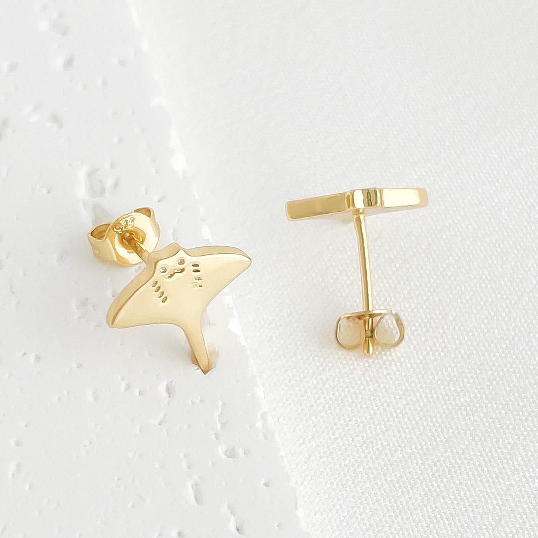 18K Gold Manta Ray Stud Earrings, Cute Sea Animal Jewelry, Stingray Fish Studs, Marine Life Earrings, Gift for Ocean Lovers - Etsy Japan