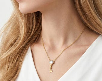Collar con delicado colgante de llave, oro de 18 quilates o plata, dije brillante