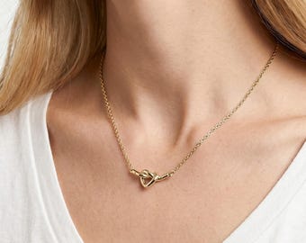 Halsketting met hartvormige knoop van 14 karaats goud, hartvormige hanger, minimalistische sieraden met liefdesmotief.