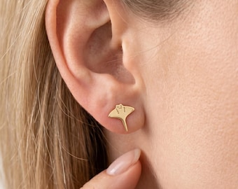 18K Gold Manta Ray Stud Earrings, Cute Sea Animal Jewelry, Stingray Fish Studs, Marine Life Earrings, Gift for Ocean Lovers
