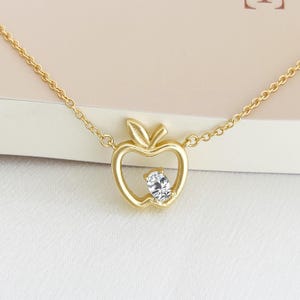 Collar de manzana de oro con circonita cúbica, colgante de manzana pequeña, delicada joya de fruta, regalo de agradecimiento para el maestro, regalo simbólico para ella.