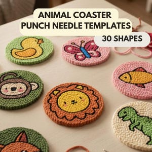 Könnte beinhalten: Handgefertigte, runde Untersetzer mit Tiermotiven. Die Untersetzer zeigen eine Ente, einen Schmetterling, einen Affen, einen Löwen, einen Fisch und einen Dinosaurier. Der Text "ANIMAL COASTER PUNCH NEEDLE TEMPLATES" und "30 SHAPES" ist zu sehen.