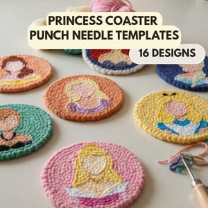 Puede incluir: Un conjunto de posavasos circulares hechos a mano con diseños de princesas, creados con la técnica de punch needle. Los posavasos son de varios colores, con el texto "PRINCESS COASTER PUNCH NEEDLE TEMPLATES 16 DESIGNS".